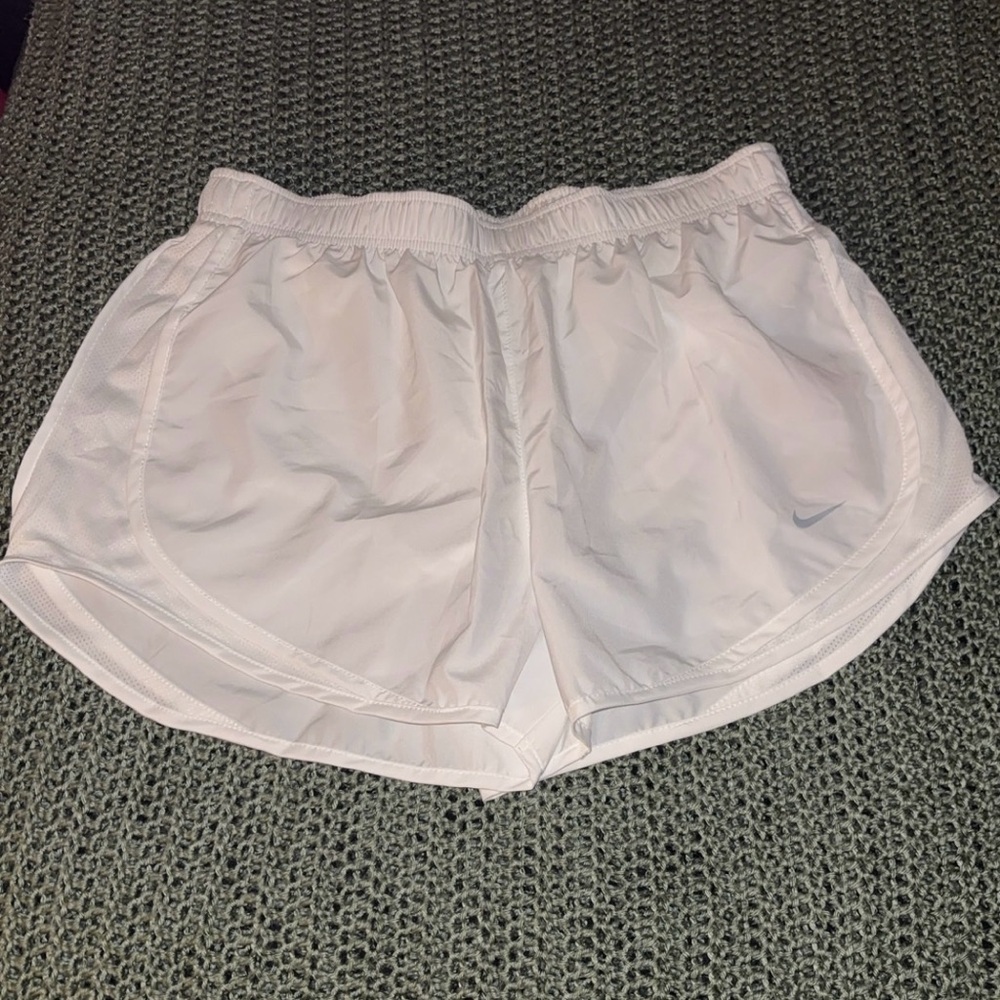 Nike White Athletic Shorts Lightweight Relaxed Fit